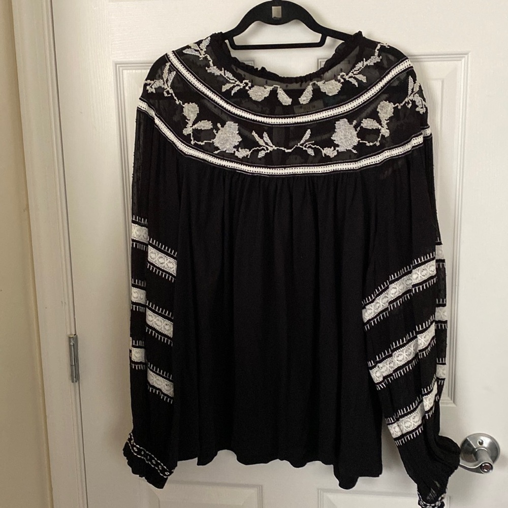 Anthropologie Plus Size Long Sleeve Top Black with Embroidery *EUC*